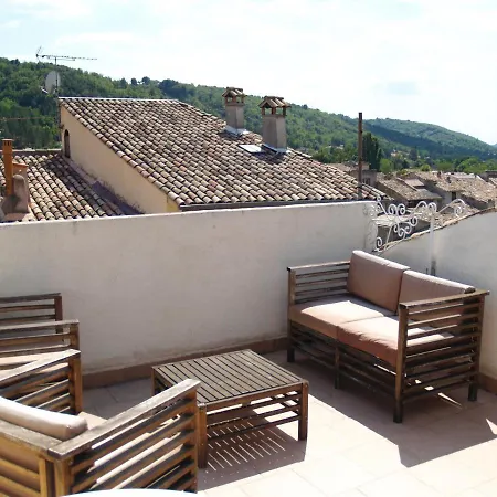 בית נופש La Miellerie De Leone *